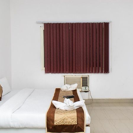 The Radiance Suites And Apartment New Delhi Bagian luar foto