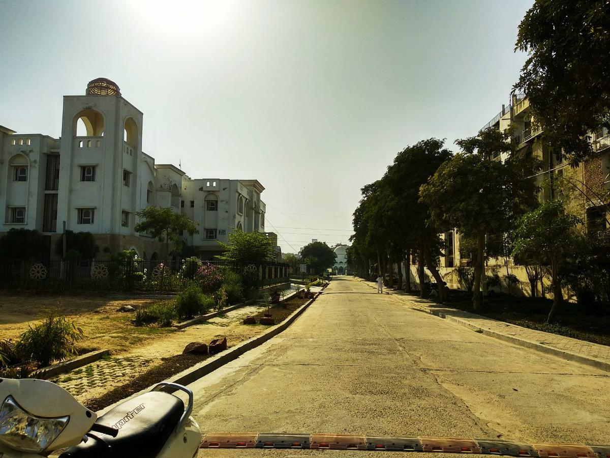 The Radiance Suites And Apartment New Delhi Bagian luar foto