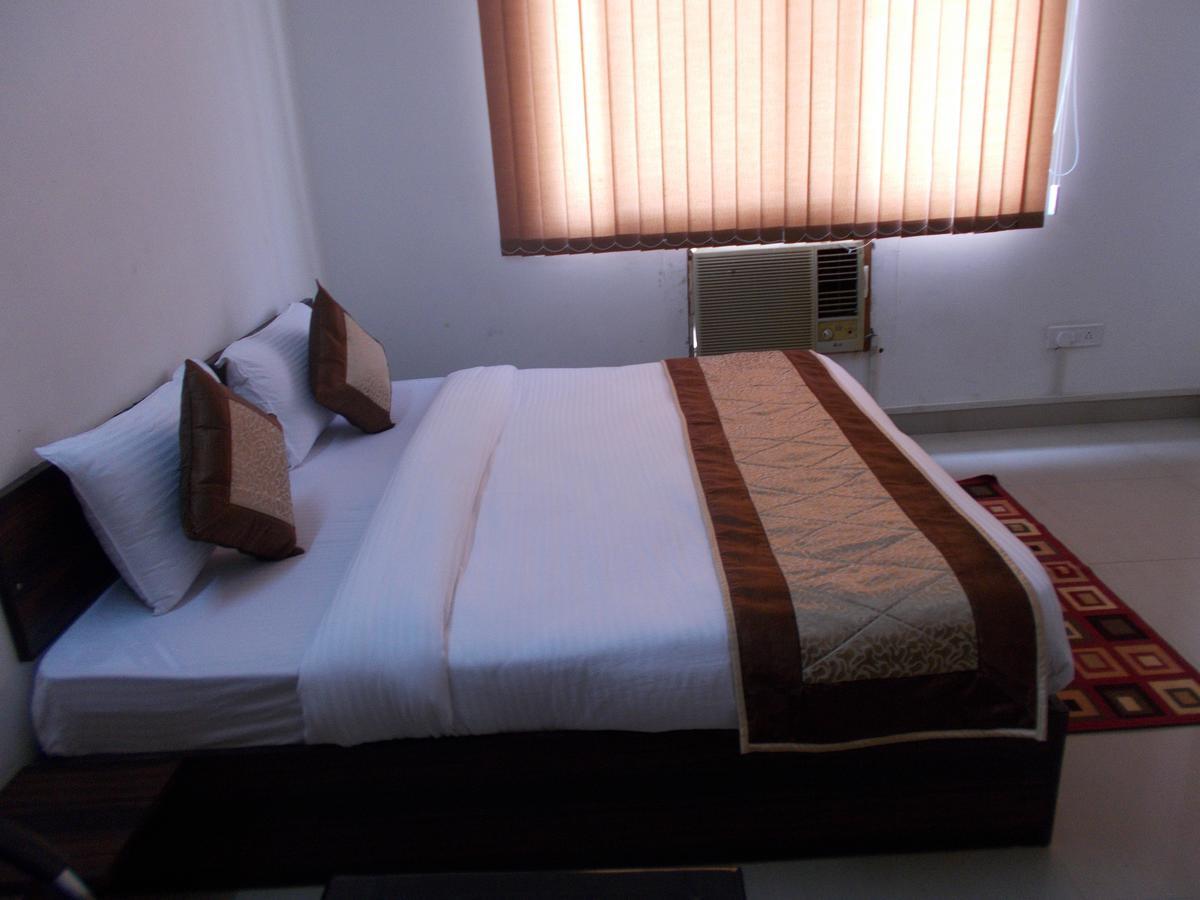 The Radiance Suites And Apartment New Delhi Bagian luar foto