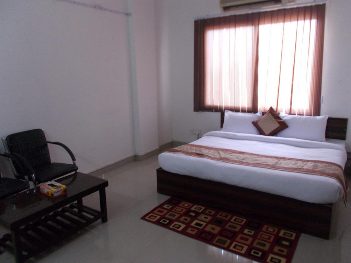 The Radiance Suites And Apartment New Delhi Bagian luar foto