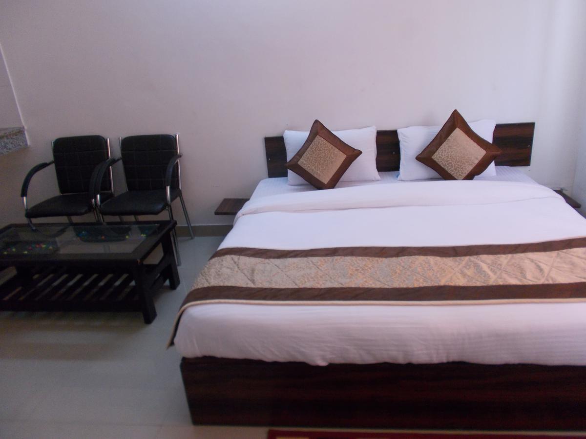 The Radiance Suites And Apartment New Delhi Bagian luar foto