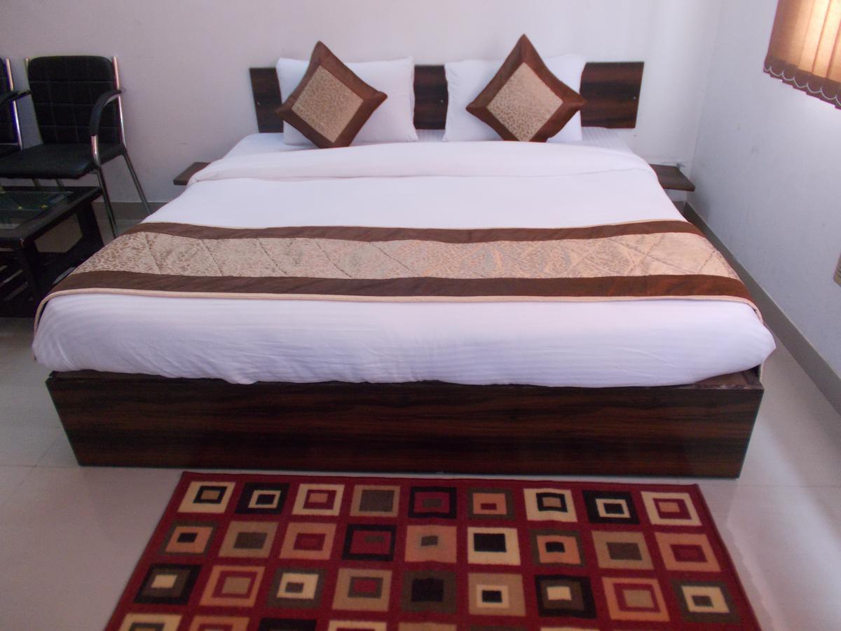 The Radiance Suites And Apartment New Delhi Bagian luar foto