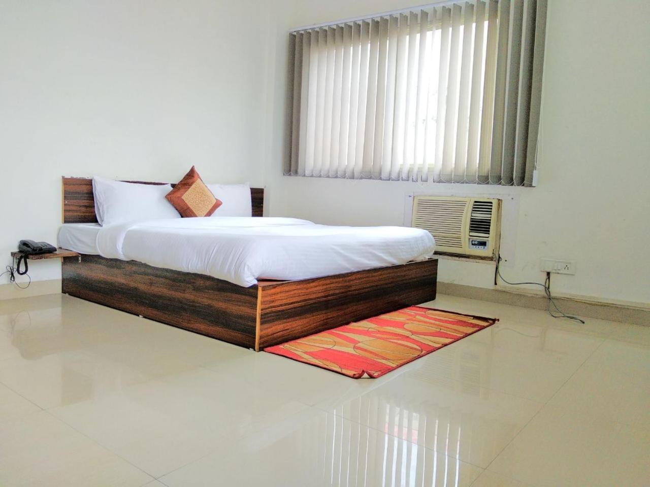 The Radiance Suites And Apartment New Delhi Bagian luar foto
