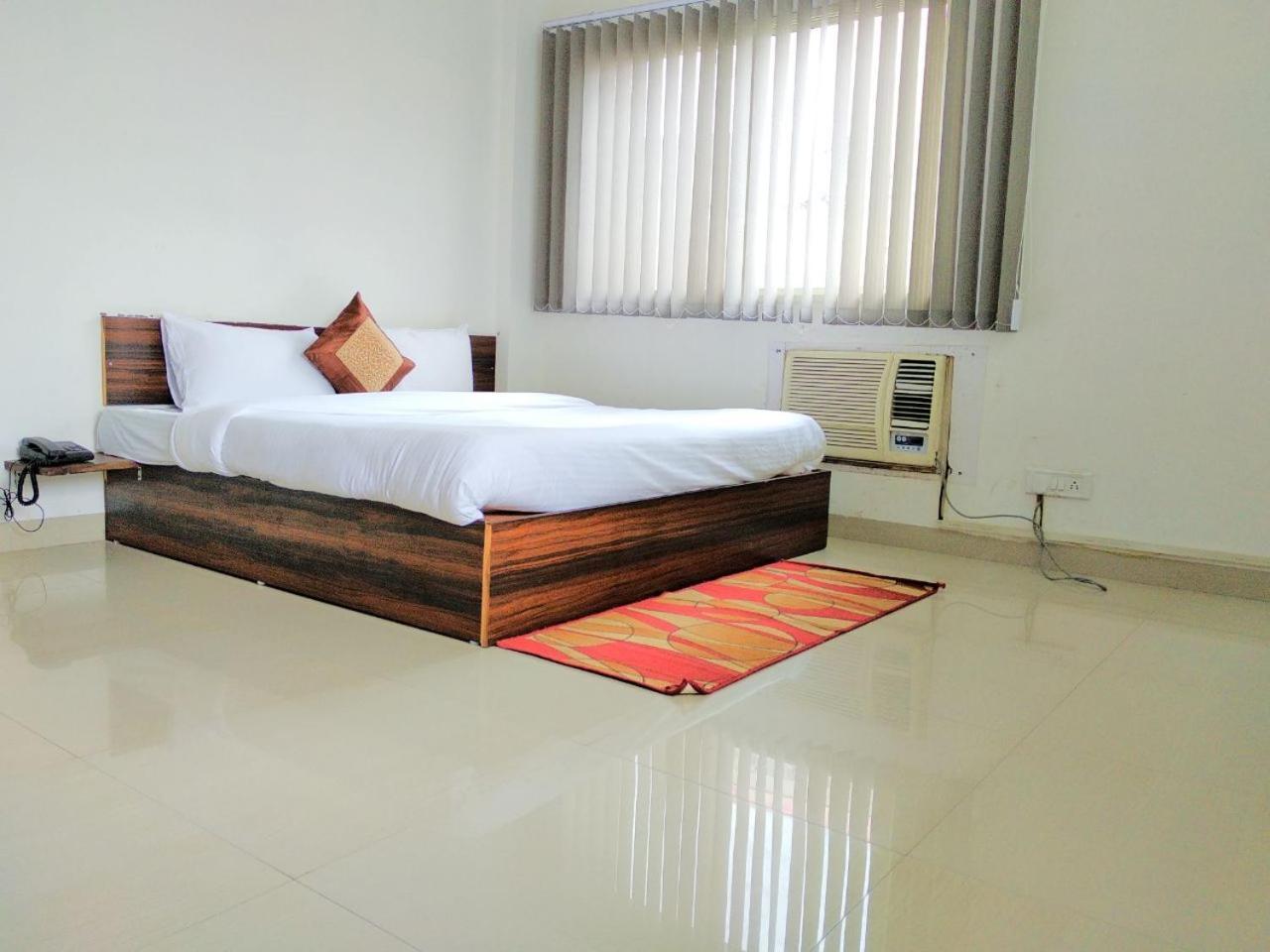 The Radiance Suites And Apartment New Delhi Bagian luar foto