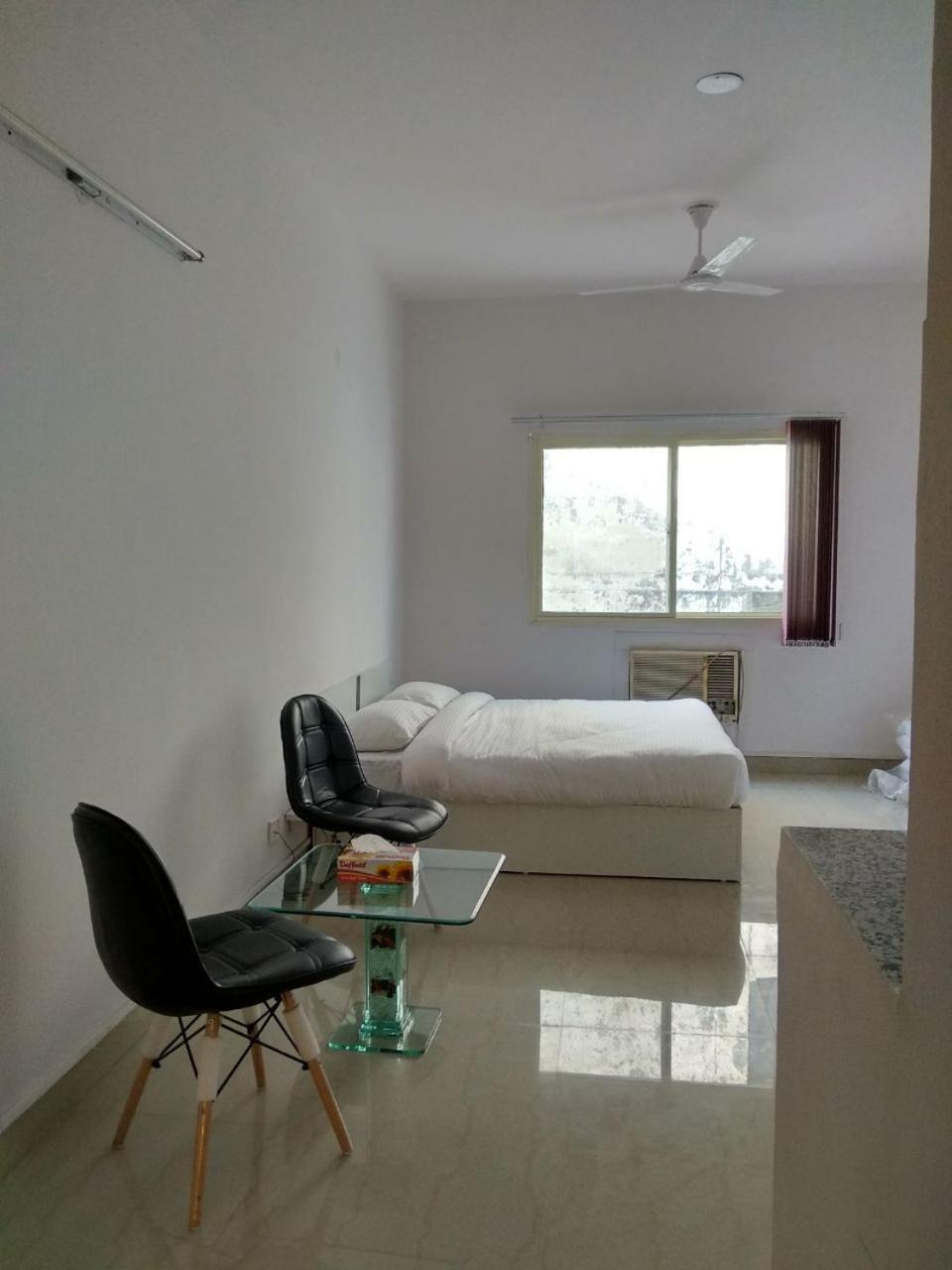 The Radiance Suites And Apartment New Delhi Bagian luar foto