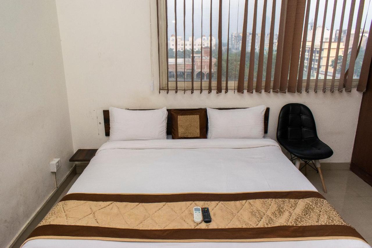 The Radiance Suites And Apartment New Delhi Bagian luar foto