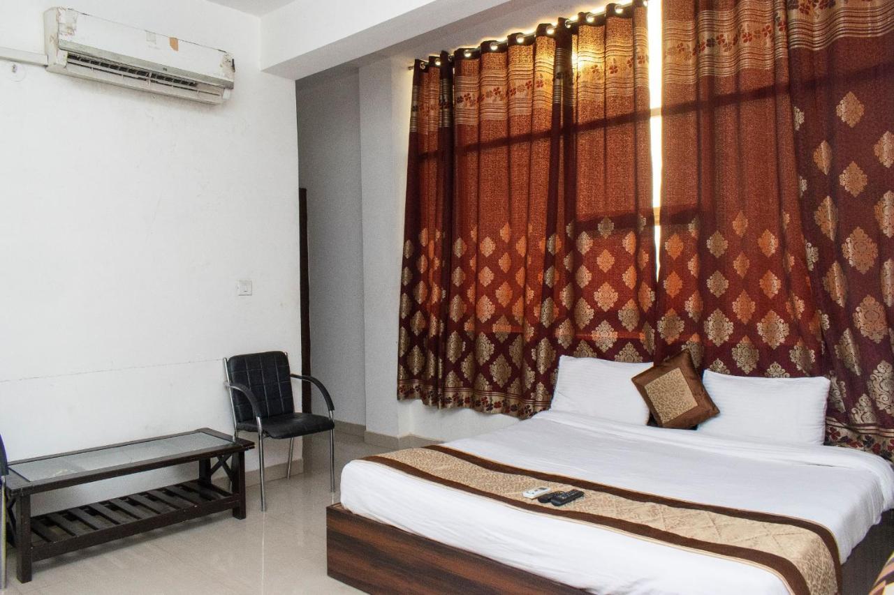 The Radiance Suites And Apartment New Delhi Bagian luar foto